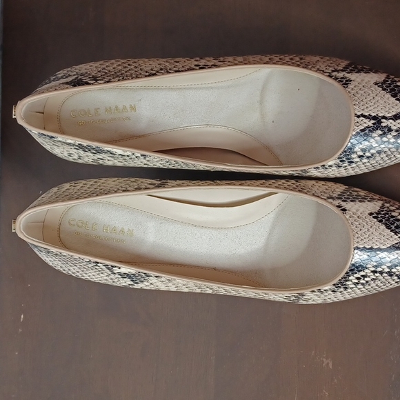 Cole Haan The Go-To Snake Print Pumps Almond Toe Heel Wedge Size 8 - Picture 10 of 10
